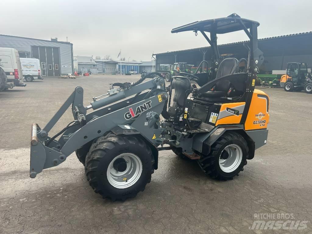 GiANT 2300 Xtra HD Cargadoras multifunción