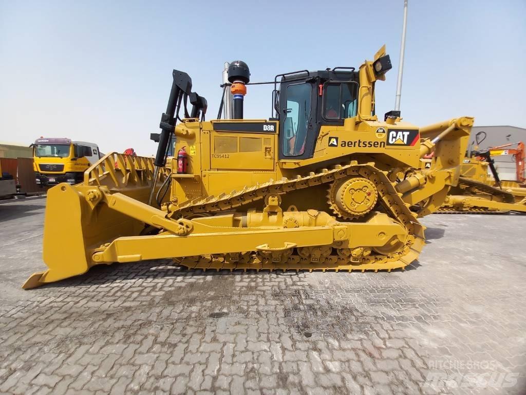 CAT D8R (Abu Dhabi) Buldozer sobre oruga