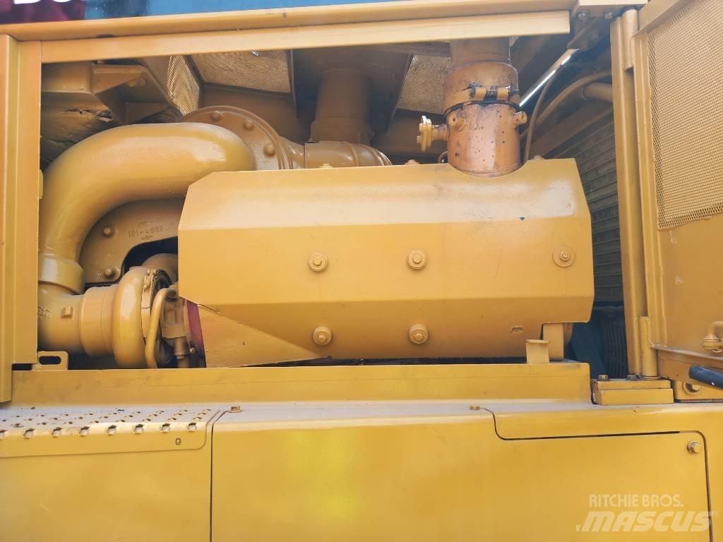 CAT D8R (Abu Dhabi) Buldozer sobre oruga