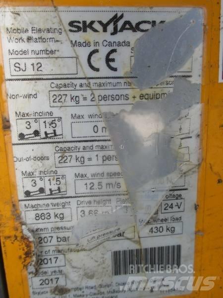 SkyJack SJ 12 Ascensores de personal y montacargas de acceso