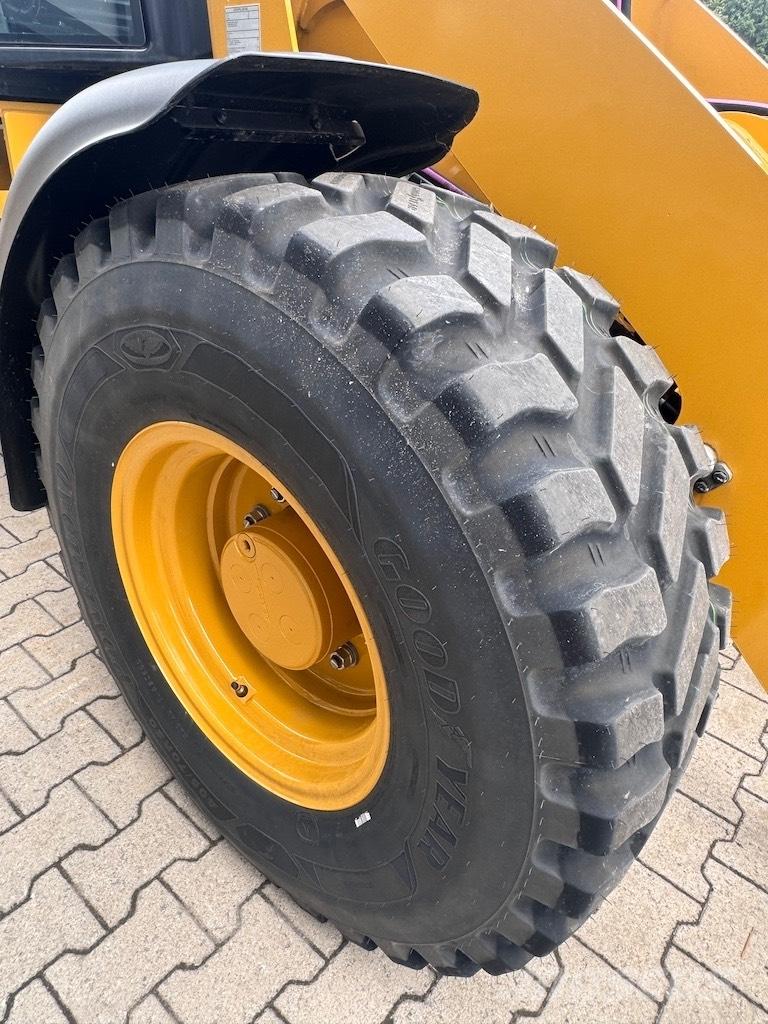 CAT 908 Cargadoras sobre ruedas