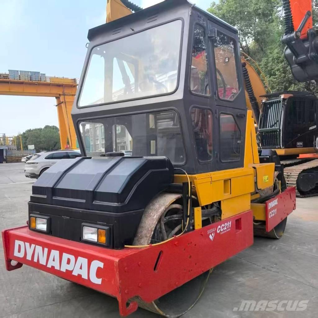 Dynapac CC 211 Rodillos de un solo tambor