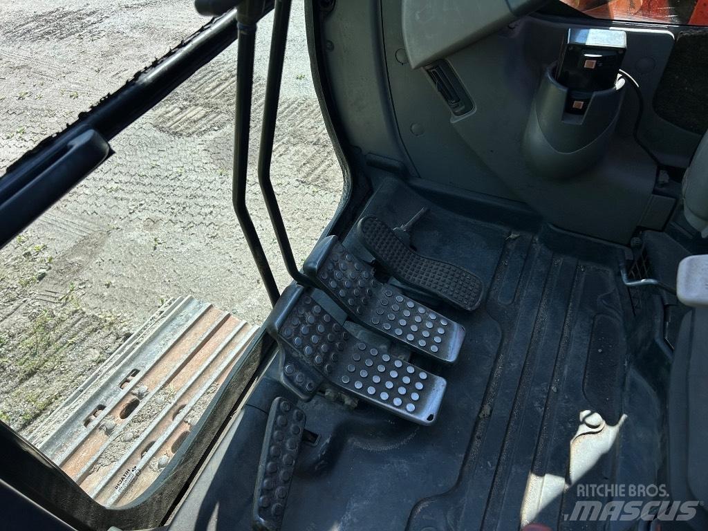 Hitachi ZX 135 US Excavadoras de cadenas