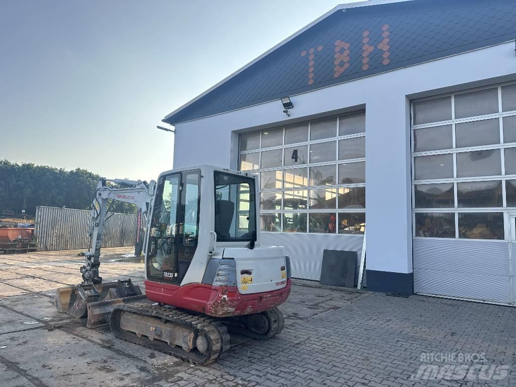 Takeuchi TB 235 Mini excavadoras < 7t