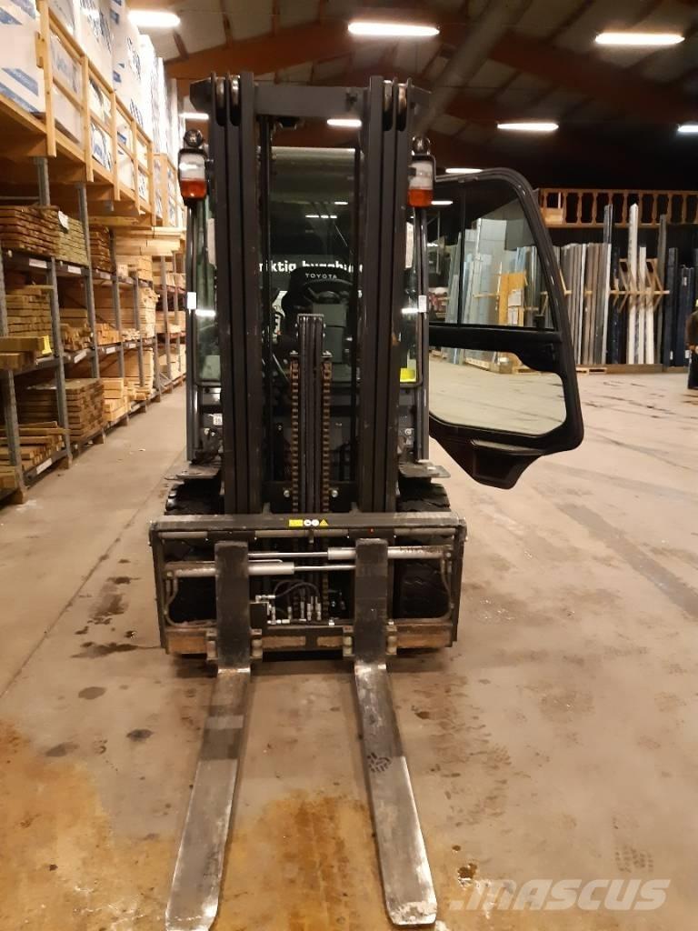 Toyota 02-8FDF30 Carretillas diesel