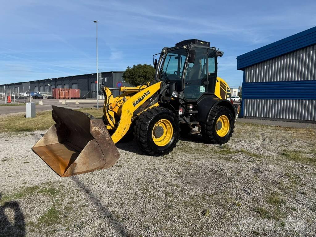Komatsu WA 100M-7 Cargadoras sobre ruedas