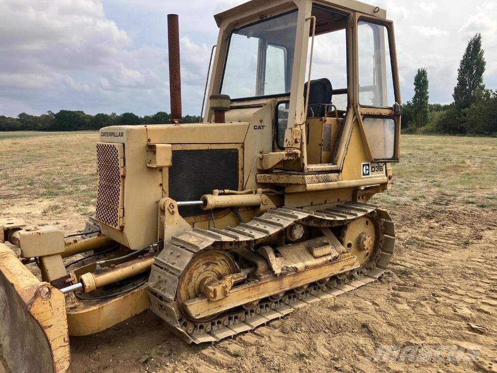 CAT D 3 B Buldozer sobre oruga