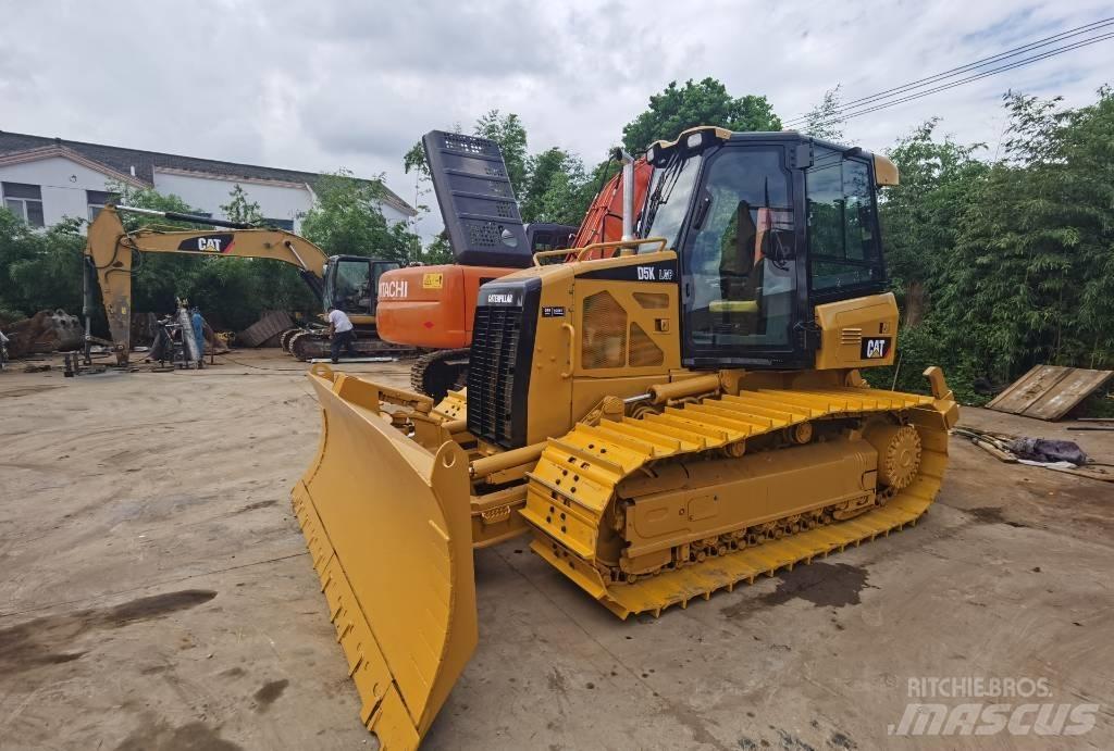 CAT D 5 K Buldozer sobre oruga
