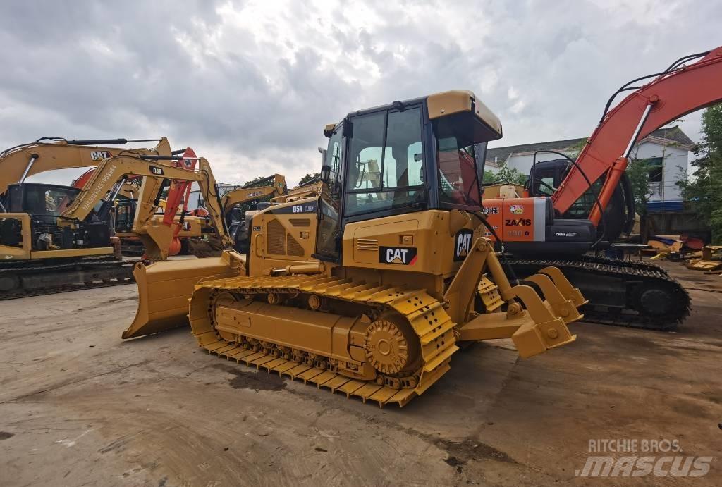 CAT D 5 K Buldozer sobre oruga
