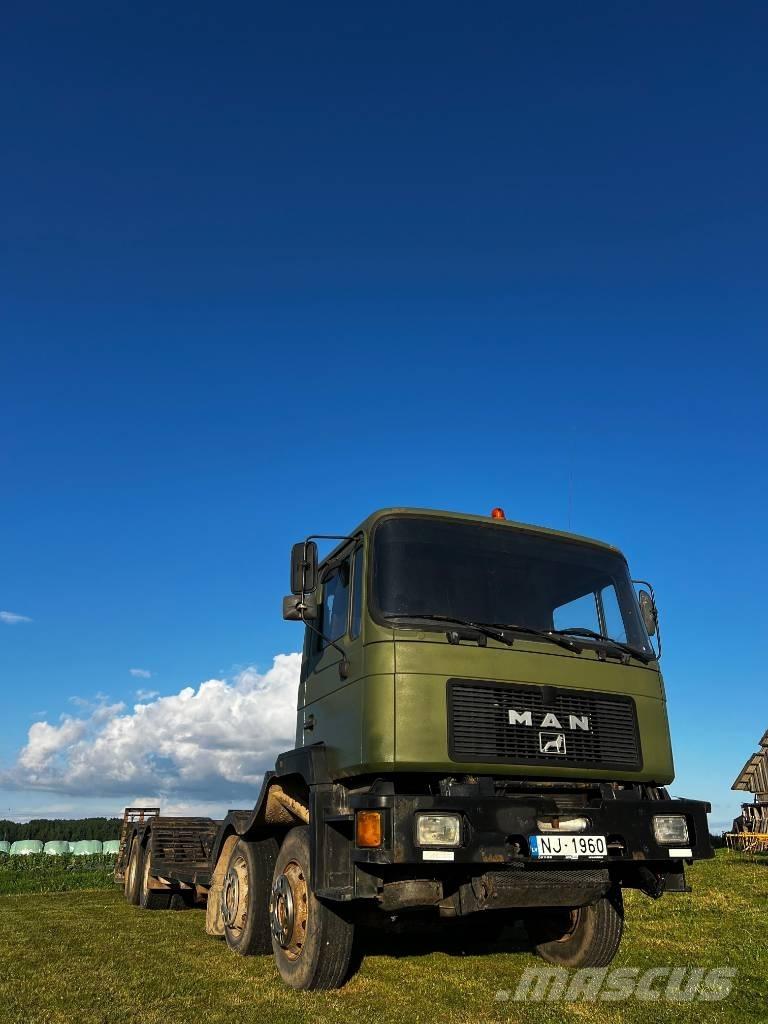 MAN 32.322 Transporte de madera