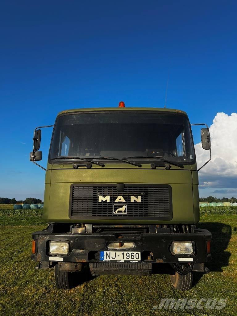 MAN 32.322 Transporte de madera
