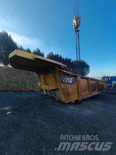 CAT BENNE CAT 775G Construcción - Otros