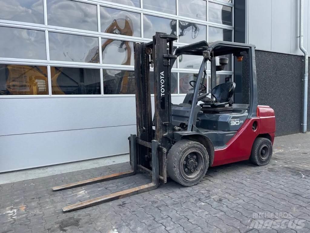 Toyota 02-8DF30 Otras carretillas elevadoras