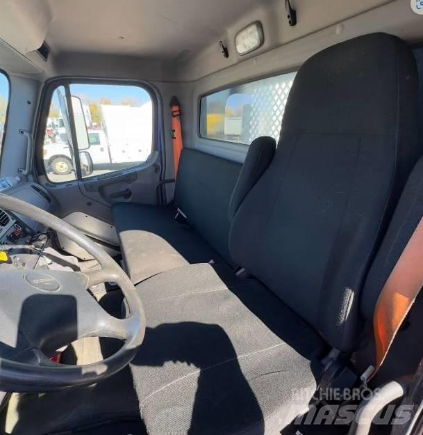 Freightliner M 106 Camiones plataforma