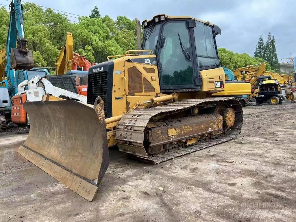 CAT D 5 K Buldozer sobre oruga