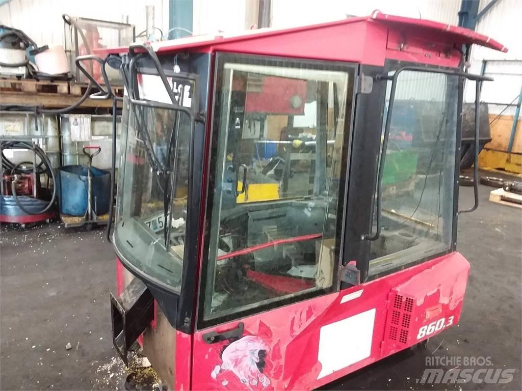 Valmet 860.3 Cabinas e interior