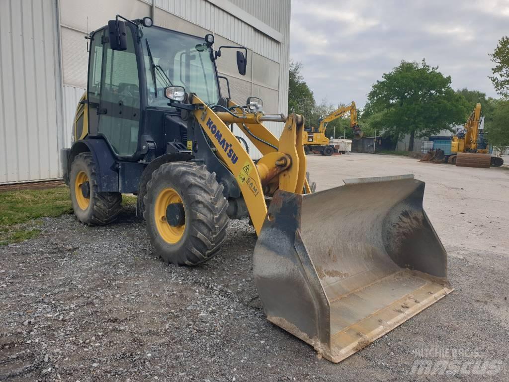 Komatsu WA70M-8 Cargadoras sobre ruedas
