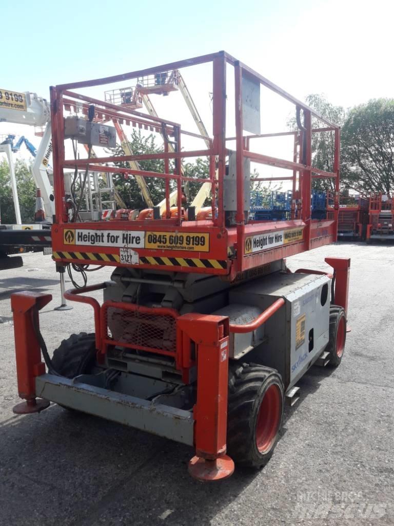 SkyJack SJ 6832 RT Plataformas tijera