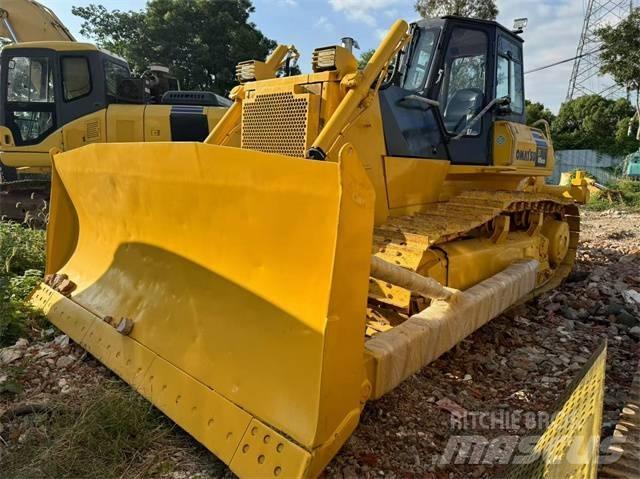 Komatsu D 85 EX Buldozer sobre oruga