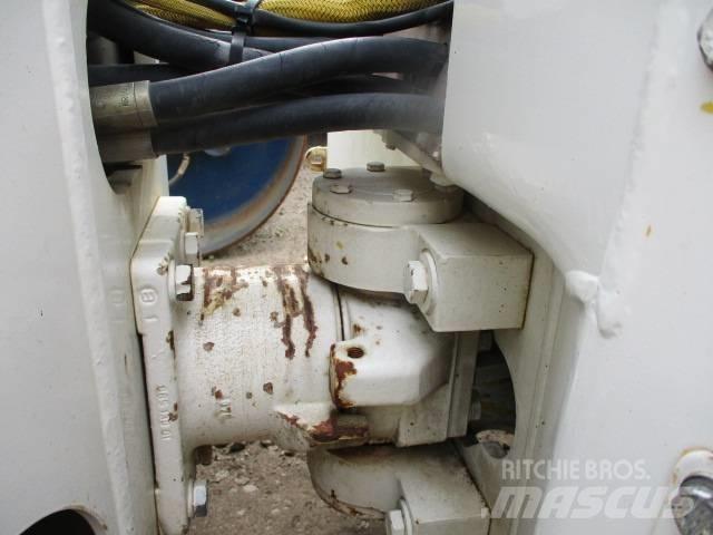 Bomag BW 100 AD-4 Rodillos de doble tambor