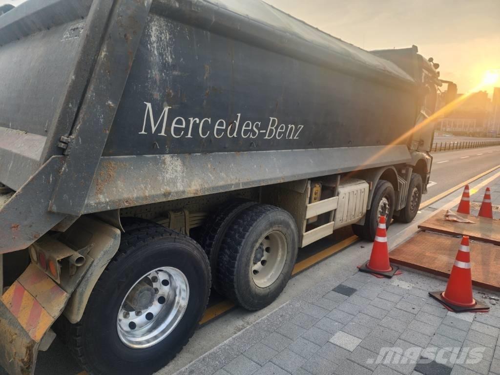 Mercedes-Benz 3951K Dúmpers de obra