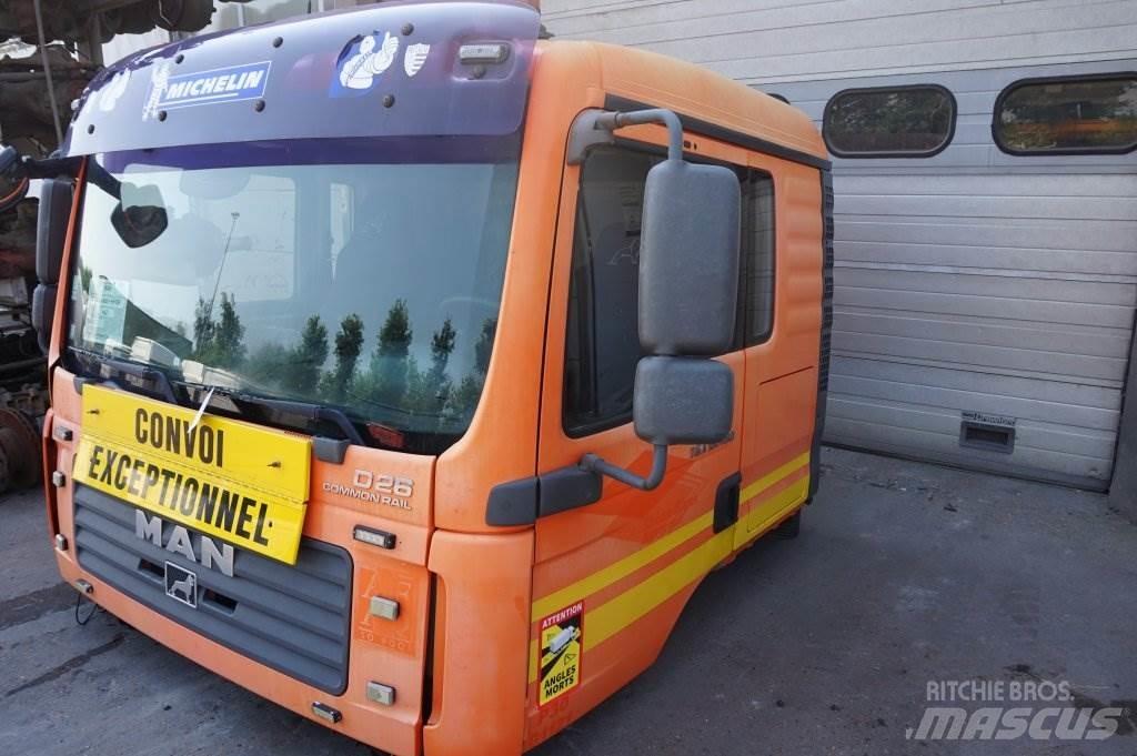 MAN F99L34 TGA Cabinas e interior
