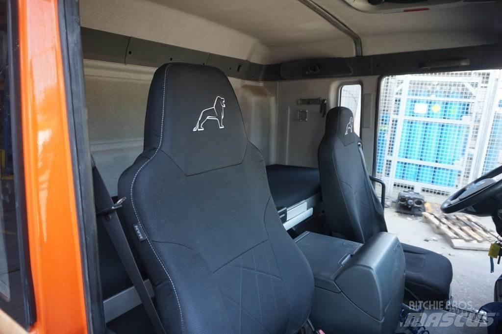MAN F99L34 TGA Cabinas e interior