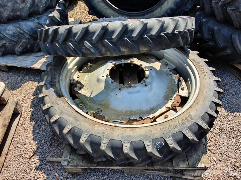 BKT 230/95R44 x2 Neumáticos, ruedas y llantas
