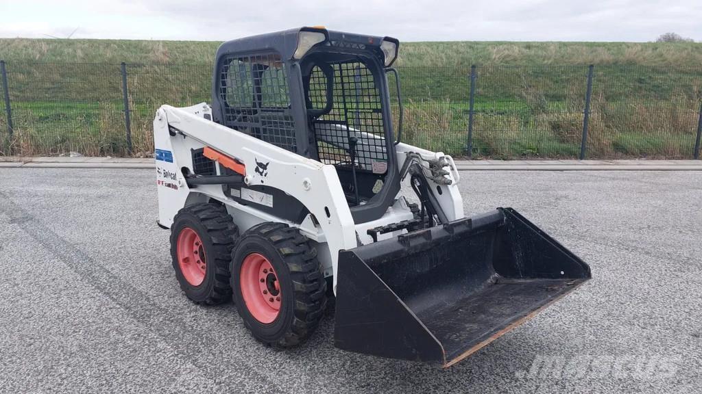 Bobcat S450 Cargadoras sobre ruedas