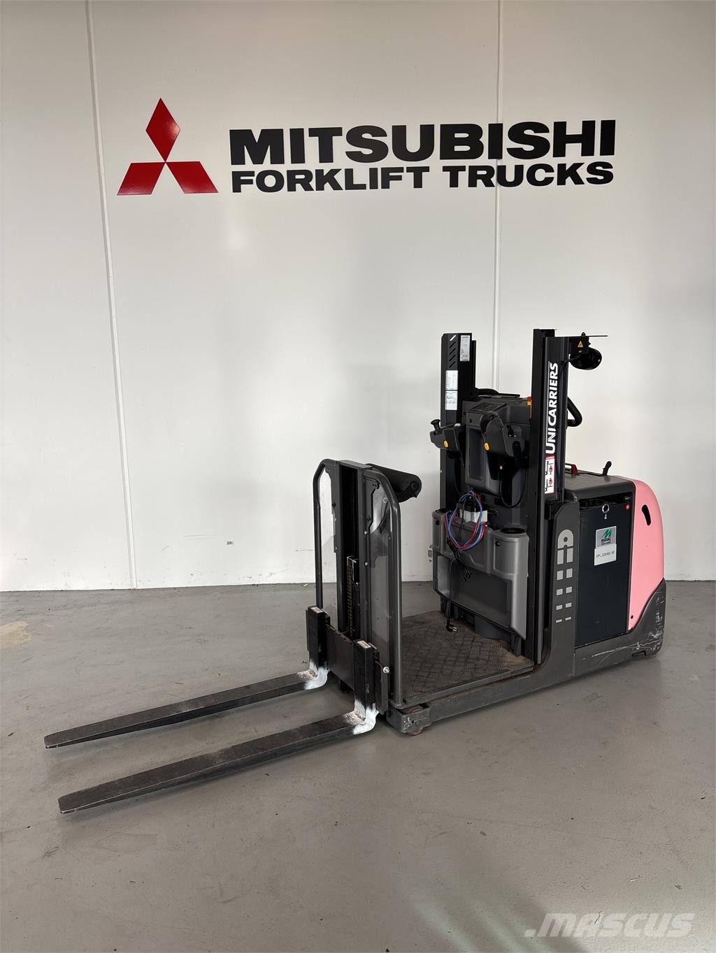 UniCarriers EPL100 Recogepedidos de baja altura