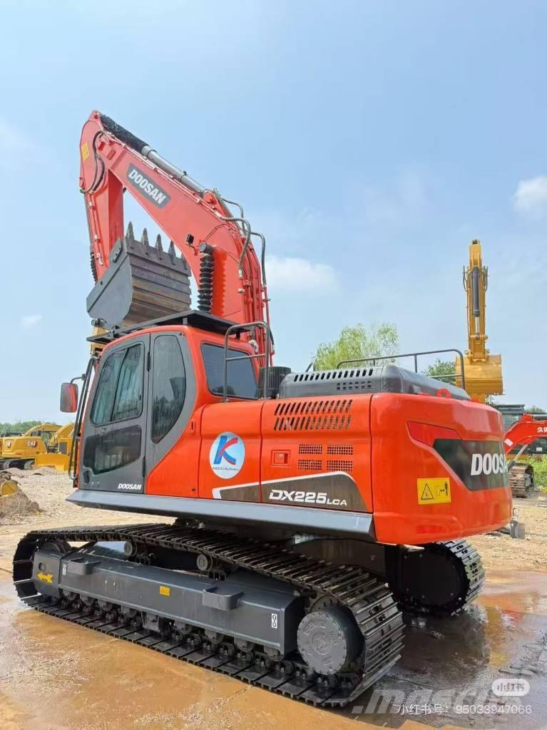 Doosan DX 225 LCA Excavadoras de cadenas