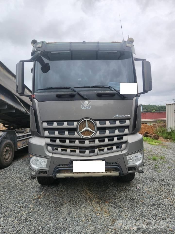 Mercedes-Benz 3951 Dúmpers de obra