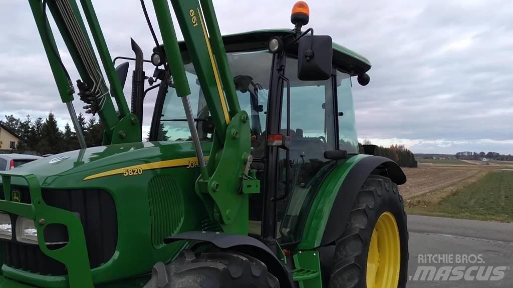 John Deere 5820 Tractores