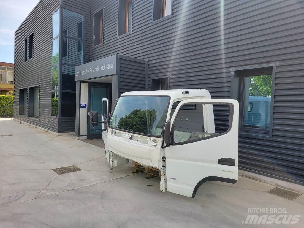Mitsubishi Fuso "C" Cabinas e interior