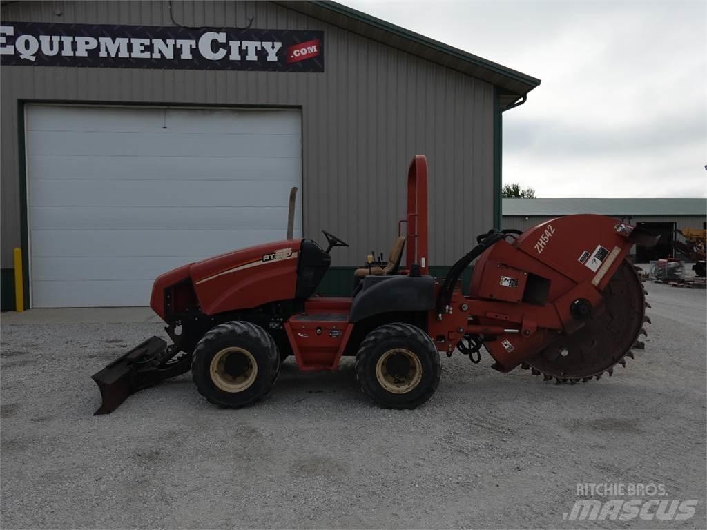 Ditch Witch RT55 Sierra para piedra