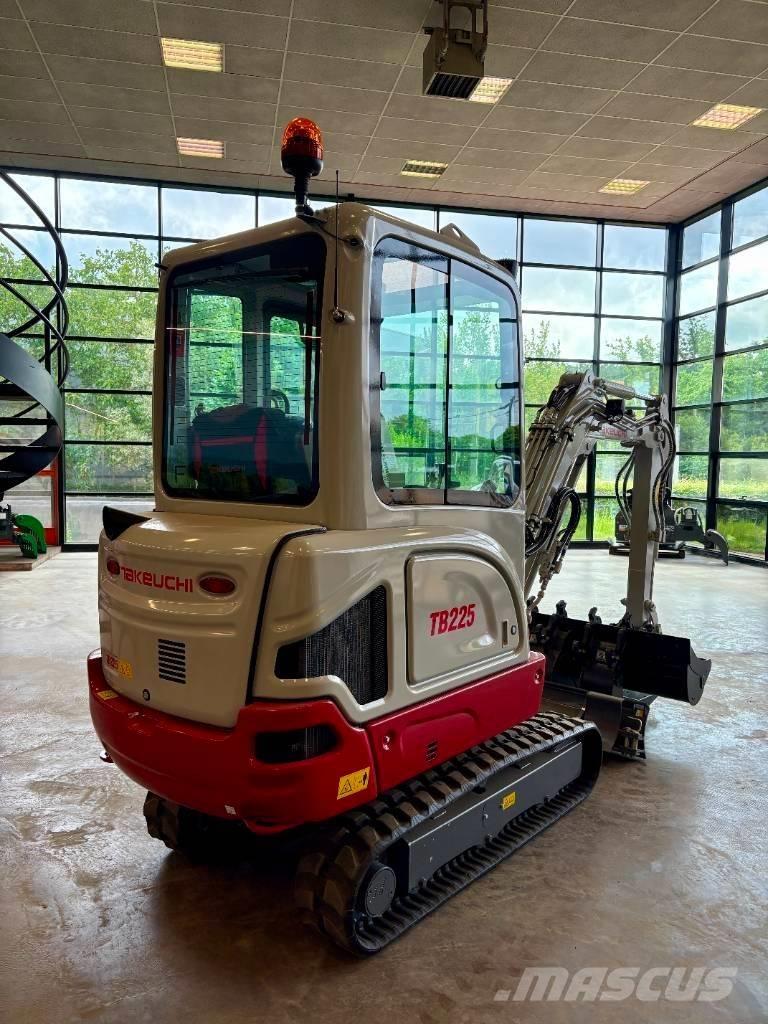 Takeuchi TB 225 Mini excavadoras < 7t