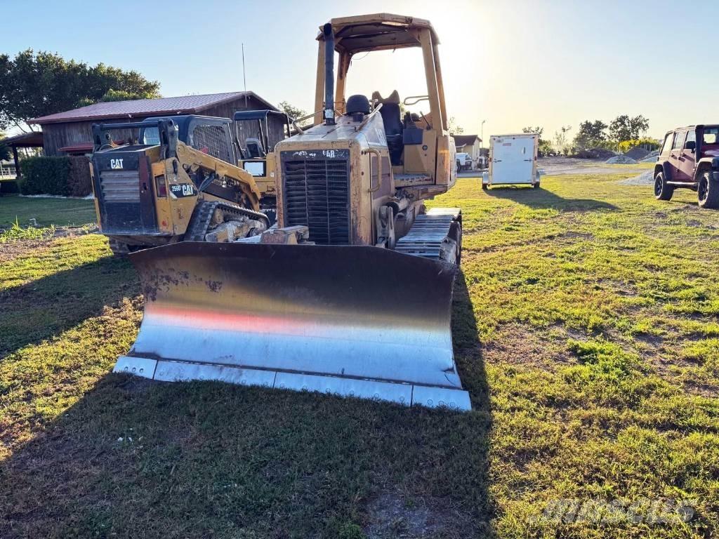 CAT D 3 G Buldozer sobre oruga