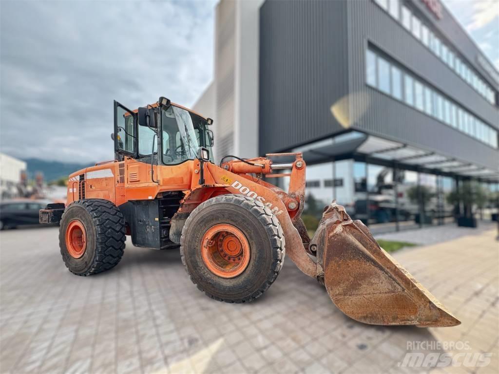 Doosan DL 300 Cargadoras sobre ruedas