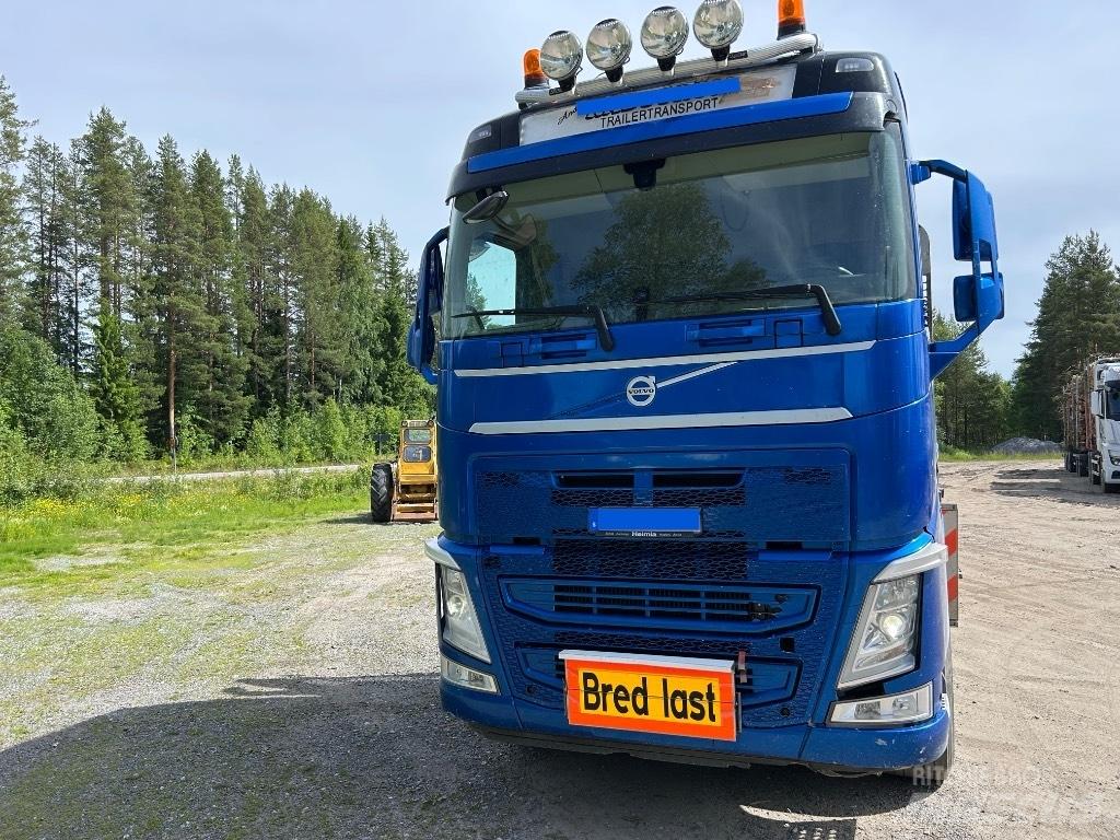 Volvo FH 500 Camiones de transporte de maquinaria forestal