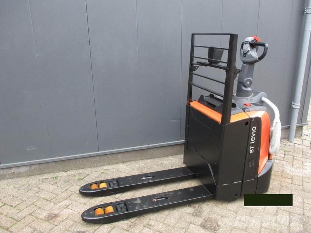 Toyota LPE 200 Transpaletas Eléctricas con plataforma