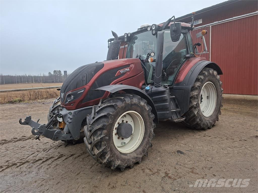 Valtra T154 Versu Tractores