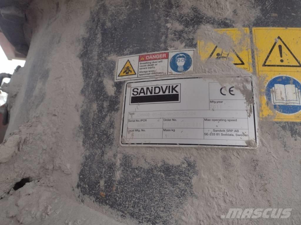Sandvik UH 450 E Trituradoras móviles