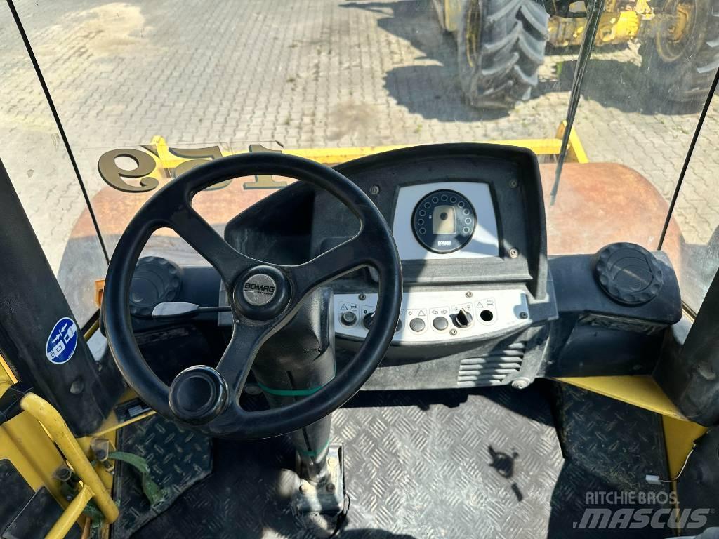 Bomag BW 211 D-4 Rodillos de un solo tambor