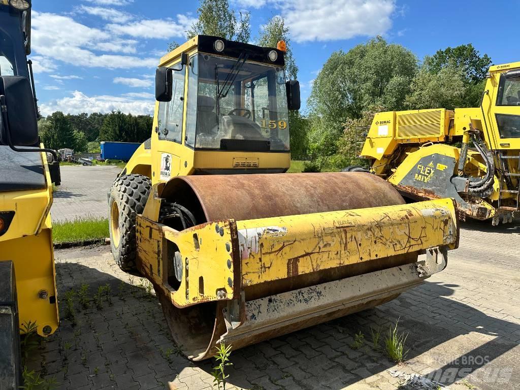 Bomag BW 211 D-4 Rodillos de un solo tambor