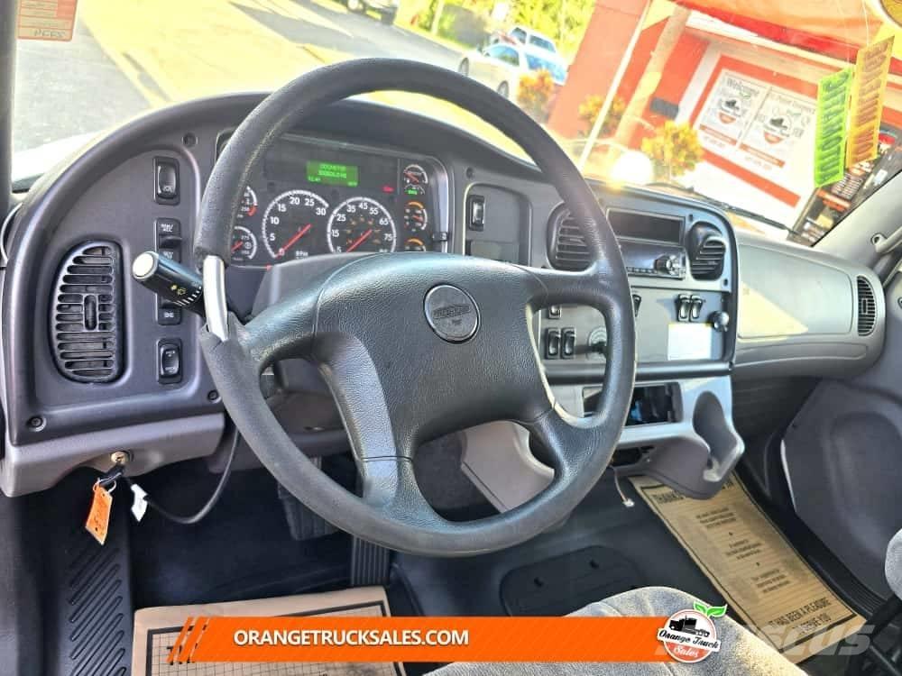 Freightliner M2 106 Isotermos y frigoríficos