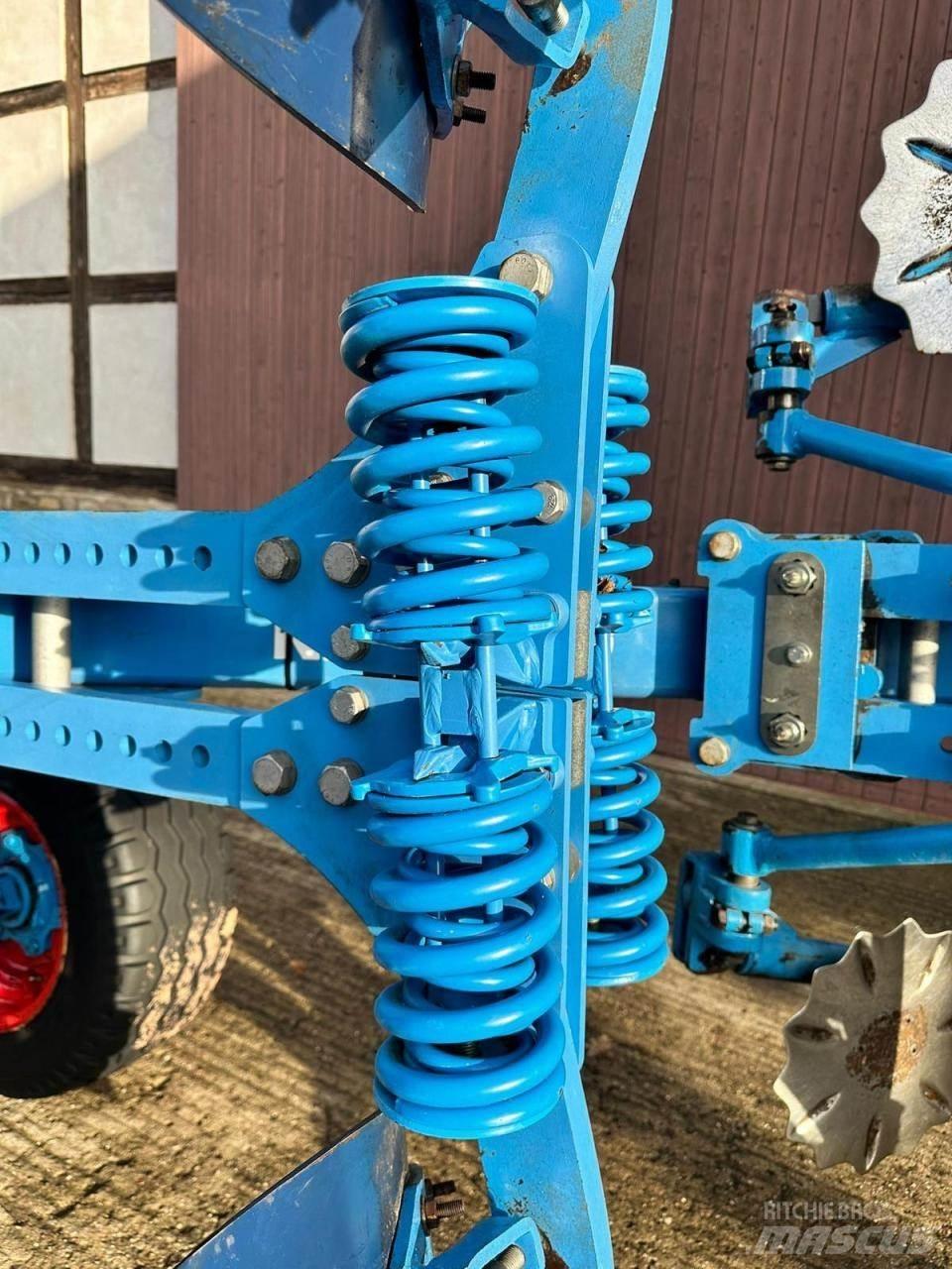 Lemken Europal 8 Arados reversibles suspendidos