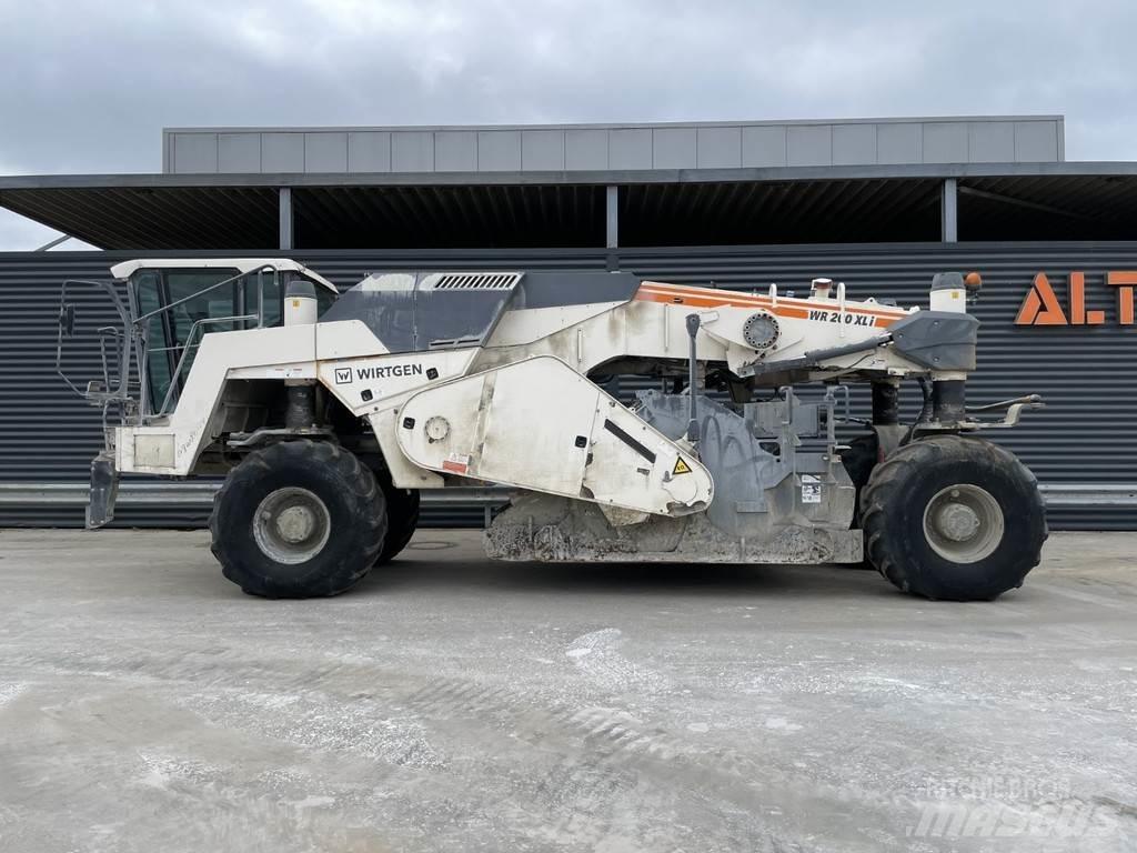 Wirtgen WR 200 XLI Equipos para la estabilización de suelos y reciclaje de asfalto