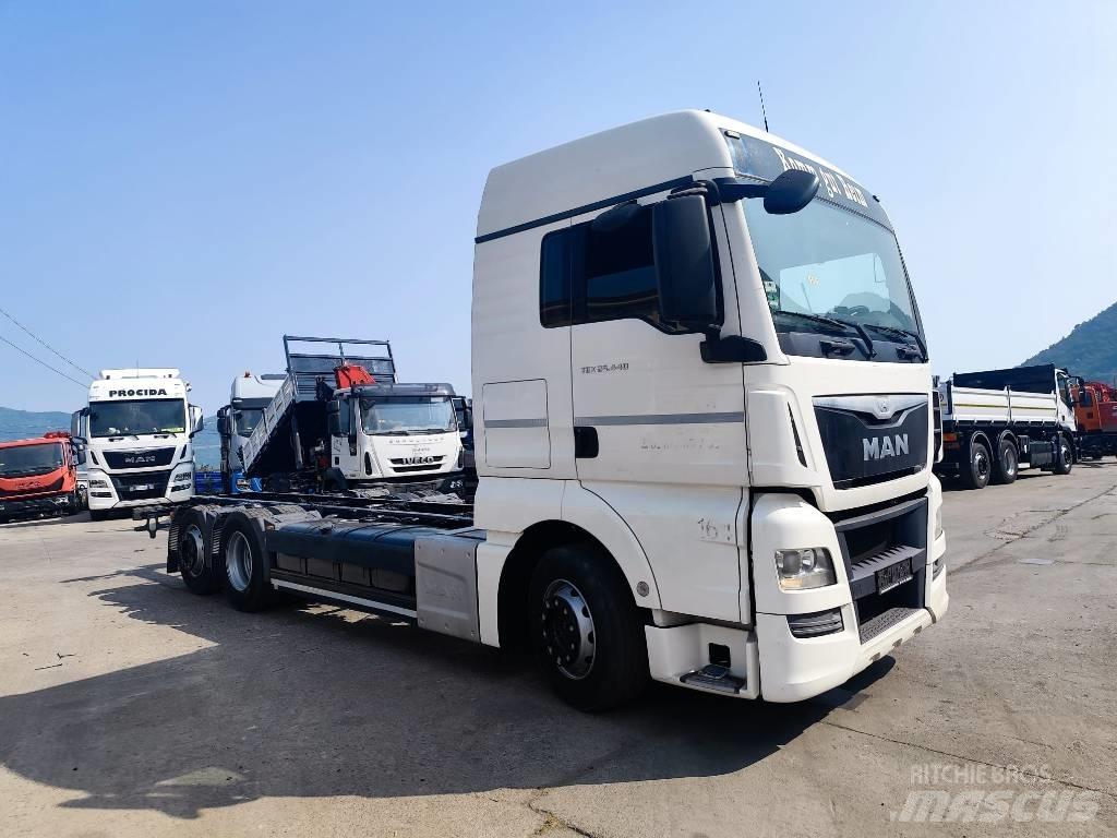 MAN TGX 26.440 Camiones portamaquinaria