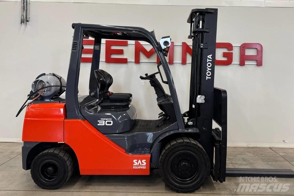 Toyota 10851 - 8FGF30 Carretillas LPG