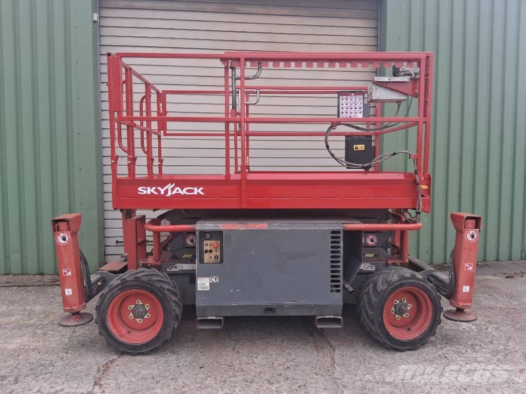 SkyJack SJ 6826 RT Plataformas tijera